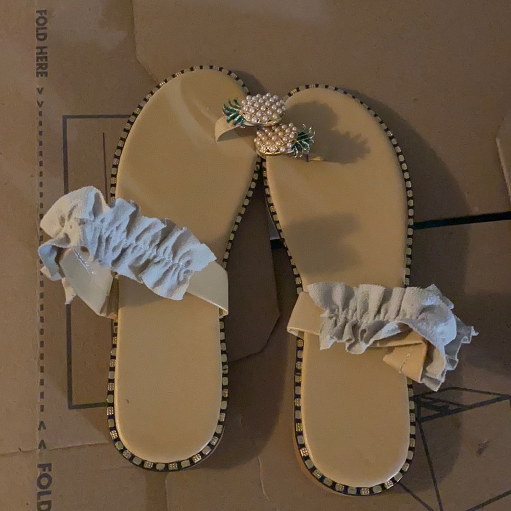 Size 9 cute pineapple sandals never worn